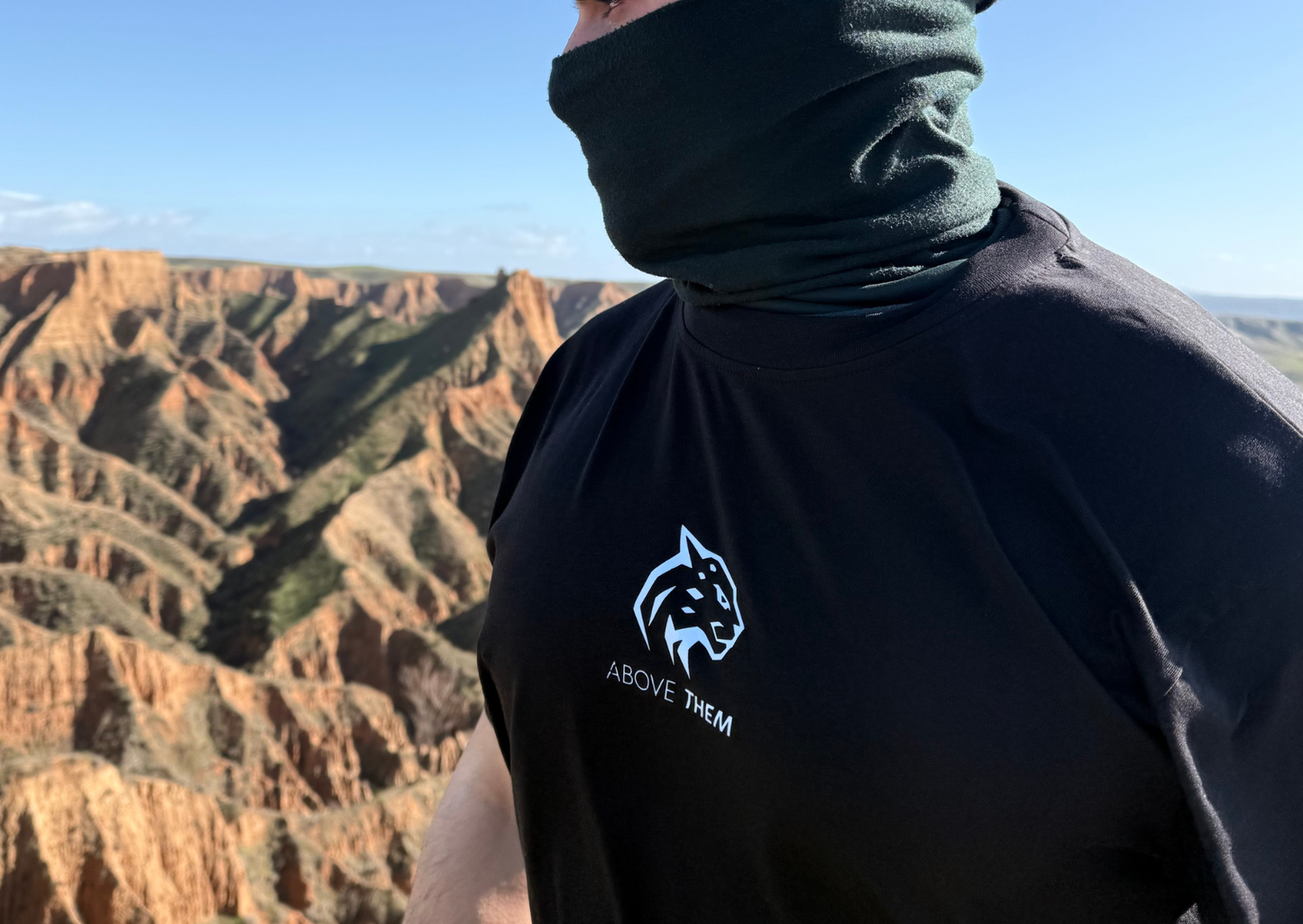 Camiseta Oversize Negra – Above Them